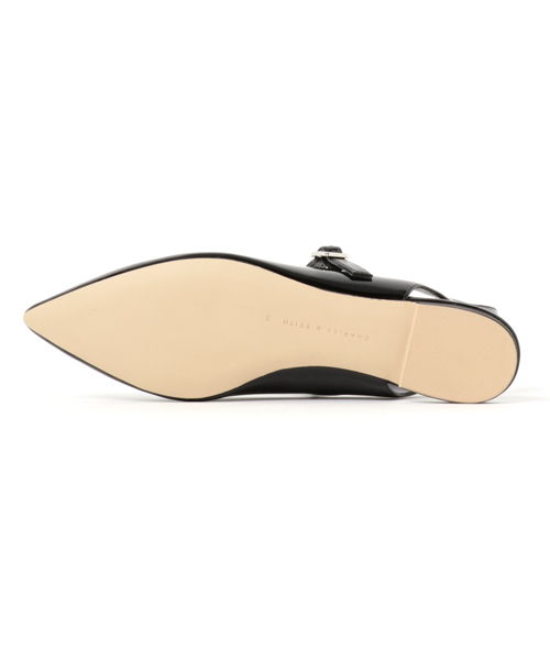 CHARLES & KEITH(チャールズ & キース)の「スタッズディテールメリージェーン / STUD-DETAIL MARY JANES(サンダル・レディース・ブラック/ホワイト/レッド・23.5cm/24.5cm/23cm/24cm/22.5cm)」の8枚目の写真