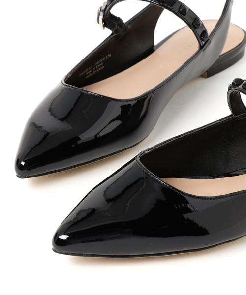 CHARLES & KEITH(チャールズ & キース)の「スタッズディテールメリージェーン / STUD-DETAIL MARY JANES(サンダル・レディース・ブラック/ホワイト/レッド・23.5cm/24.5cm/23cm/24cm/22.5cm)」の4枚目の写真