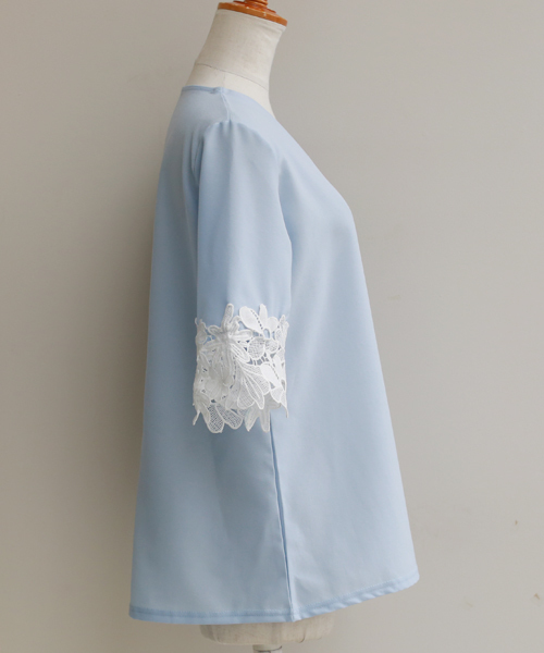 REAL CUBE(リアルキューブ)の「REAL CUBE とろみVネックレーススリーブトップス(Tシャツ/カットソー・レディース・ネイビー/オフホワイト/ブルー/ベージュ・40/38)」の8枚目の写真