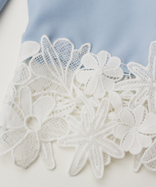 REAL CUBE(リアルキューブ)の「REAL CUBE とろみVネックレーススリーブトップス(Tシャツ/カットソー・レディース・ネイビー/オフホワイト/ブルー/ベージュ・40/38)」の11枚目の写真