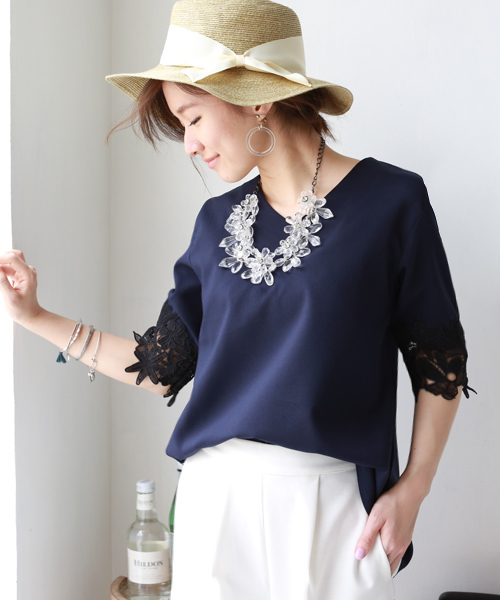 REAL CUBE(リアルキューブ)の「REAL CUBE とろみVネックレーススリーブトップス(Tシャツ/カットソー・レディース・ネイビー/オフホワイト/ブルー/ベージュ・40/38)」の13枚目の写真