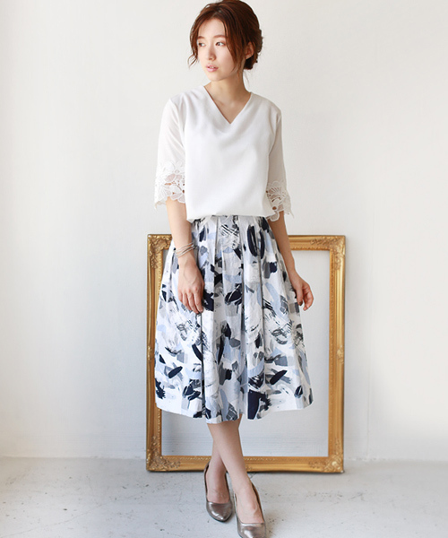 REAL CUBE(リアルキューブ)の「REAL CUBE とろみVネックレーススリーブトップス(Tシャツ/カットソー・レディース・ネイビー/オフホワイト/ブルー/ベージュ・40/38)」の14枚目の写真