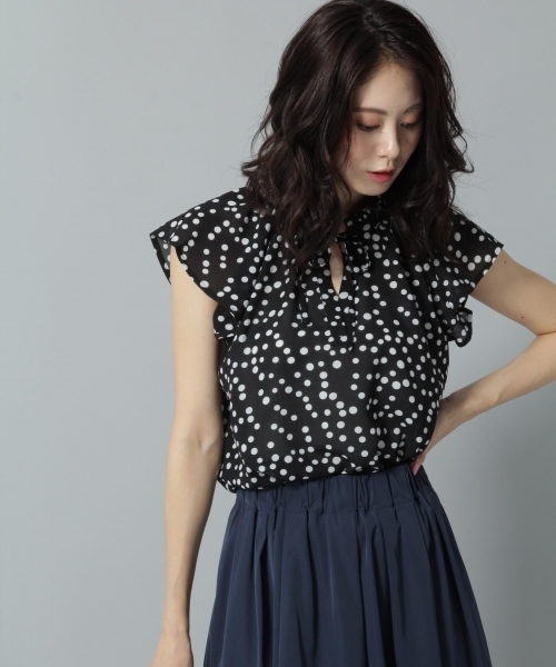 Andemiu（アンデミュウ）の「ドットギャザーブラウス769088（シャツ/ブラウス・レディース・ブラック/マスタード・FREE）」の2枚目の写真