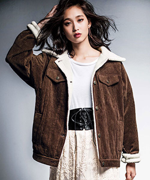 GeeRA(ジーラ)の「裏ボアオーバーサイズGジャン(ブルゾン・レディース・モカ/ブルー・L/M/LL)」の1枚目の写真