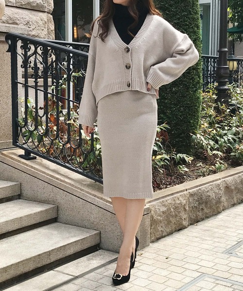 Julia Boutique（ジュリアブティック）の「2点セット・ゆるカーディガンローゲージニットスカートセットアップ/510205（ニット/セーター・レディース・ブラック/グレー/マスタード/ベージュ/ボルドー/モカ/グレー系その他/ブラック系その他2/ブルー系その他2/ベージュ系その他/ブルー系その他/グレー系その他2/イエロー系その他/イエロー系その他2/ブラウン系その他2/ベージュ系その他2/レッド系その他/レッド系その他2/ブラウン系その他/ブラック系その他/パープル系その他2/ピンク系その他2/パープル系その他/ピンク系その他・ONE）」の7枚目の写真