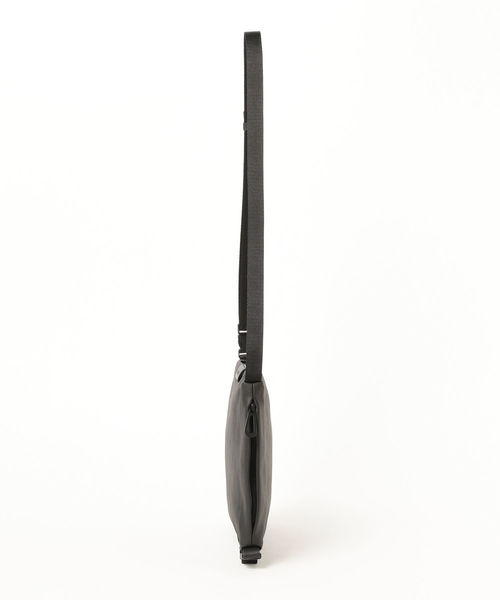 Cote&Ciel(コートエシエル)の「Cote&Ciel / ミニショルダー バッグ(ショルダーバッグ・メンズ・ブラック・ONE SIZE)」の3枚目の写真