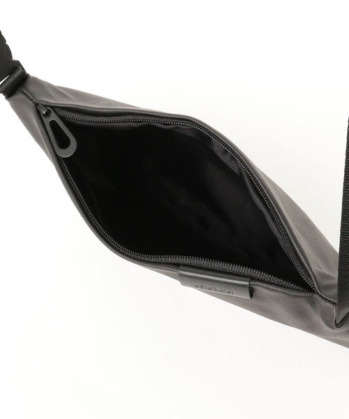 Cote&Ciel(コートエシエル)の「Cote&Ciel / ミニショルダー バッグ(ショルダーバッグ・メンズ・ブラック・ONE SIZE)」の10枚目の写真