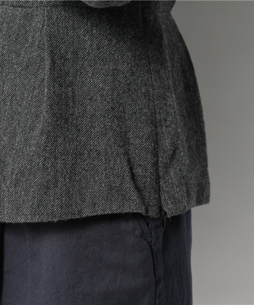 Soareak（ソアリーク）の「ノーカラーウールぺプラムプルオーバー（シャツ/ブラウス・レディース・ベージュ/グレー・SMALL/MEDIUM）」の9枚目の写真