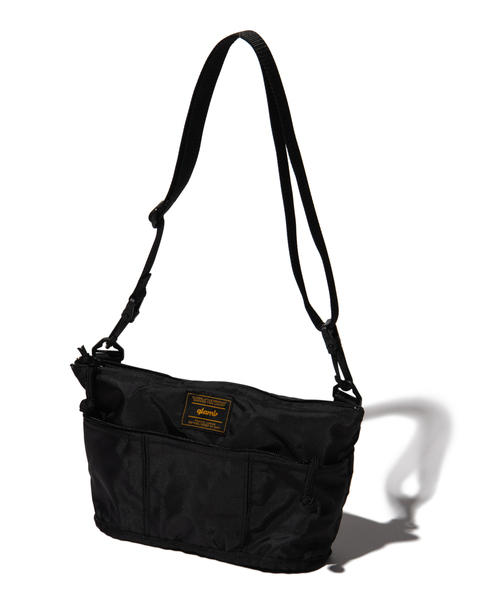 glamb(グラム)の「Dali nylon sacoche / ダリナイロンサコッシュ(ショルダーバッグ・メンズ・マルチ/ブラック・FREE)」の2枚目の写真