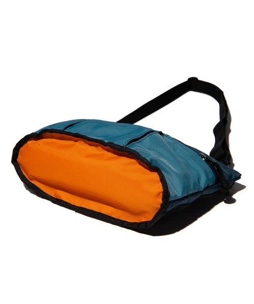 glamb(グラム)の「Dali nylon sacoche / ダリナイロンサコッシュ(ショルダーバッグ・メンズ・マルチ/ブラック・FREE)」の8枚目の写真