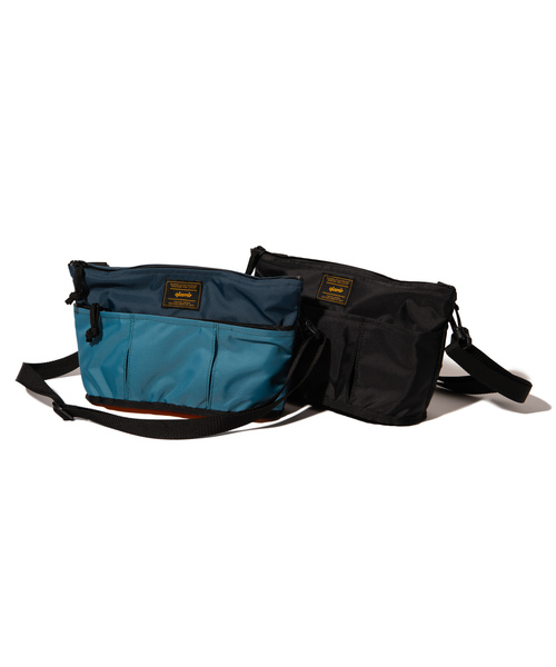 glamb(グラム)の「Dali nylon sacoche / ダリナイロンサコッシュ(ショルダーバッグ・メンズ・マルチ/ブラック・FREE)」の3枚目の写真