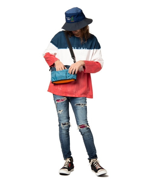 glamb(グラム)の「Dali nylon sacoche / ダリナイロンサコッシュ(ショルダーバッグ・メンズ・マルチ/ブラック・FREE)」の4枚目の写真