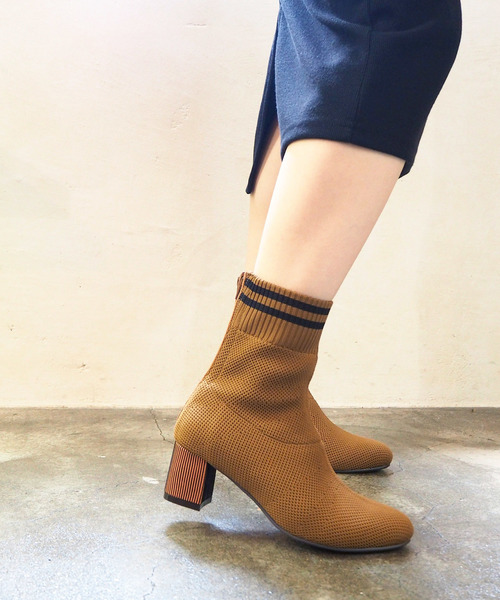 byあしながおじさん（バイアシナガオジサン）の「〈ｂｙあしながおじさん〉ソックスブーツ（ブーツ・レディース・ブラック/ネイビー/ライトブラウン/ブラック系その他・22.5cm/23.5cm/24.5cm/23.0cm/24.0cm）」の4枚目の写真