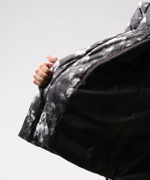 HUGO（ヒューゴ）の「リラックスフィット ダウンジャケット ウィズクラウドシーン（ダウンジャケット/コート・メンズ・グレー系その他・S/M/L/XS）」の2枚目の写真