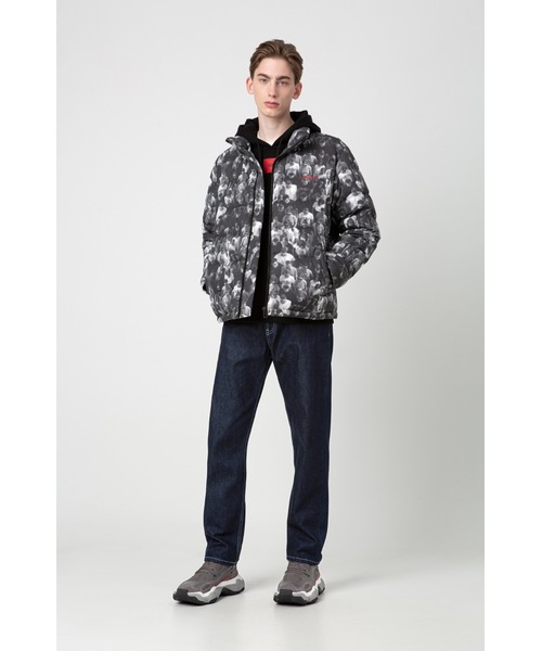 HUGO（ヒューゴ）の「リラックスフィット ダウンジャケット ウィズクラウドシーン（ダウンジャケット/コート・メンズ・グレー系その他・S/M/L/XS）」の6枚目の写真