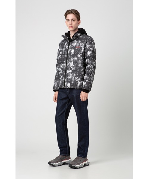 HUGO（ヒューゴ）の「リラックスフィット ダウンジャケット ウィズクラウドシーン（ダウンジャケット/コート・メンズ・グレー系その他・S/M/L/XS）」の8枚目の写真