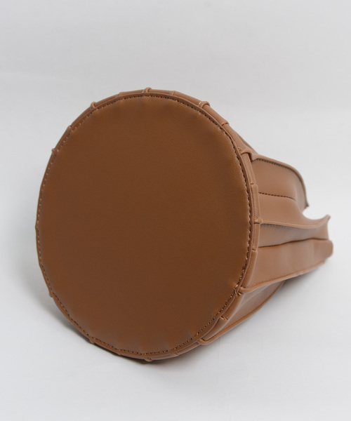 shopnikoniko（ショップニコニコ）の「ウッドハンドルプリーツバッグ（ショルダーバッグ・レディース・ブラウン/グリーン/ベージュ/ブラック・フリー）」の8枚目の写真