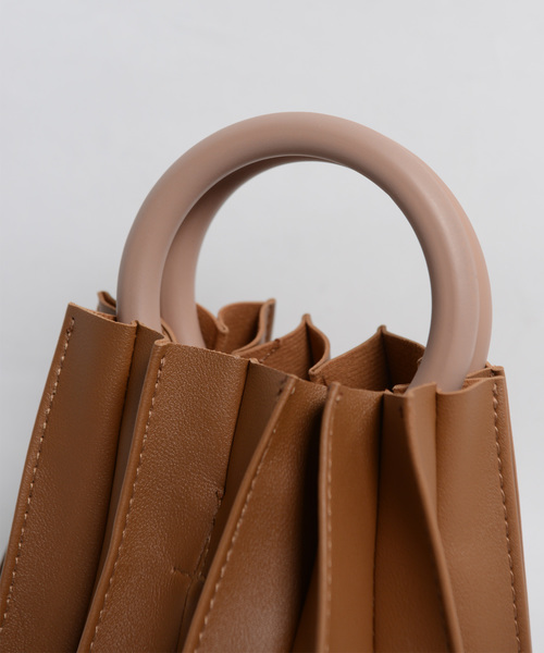 shopnikoniko（ショップニコニコ）の「ウッドハンドルプリーツバッグ（ショルダーバッグ・レディース・ブラウン/グリーン/ベージュ/ブラック・フリー）」の9枚目の写真