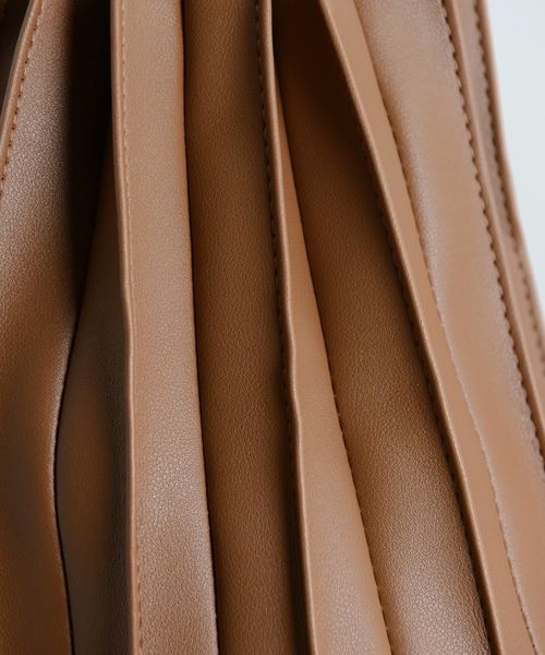 shopnikoniko（ショップニコニコ）の「ウッドハンドルプリーツバッグ（ショルダーバッグ・レディース・ブラウン/グリーン/ベージュ/ブラック・フリー）」の11枚目の写真