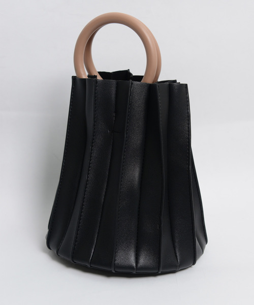 shopnikoniko（ショップニコニコ）の「ウッドハンドルプリーツバッグ（ショルダーバッグ・レディース・ブラウン/グリーン/ベージュ/ブラック・フリー）」の15枚目の写真