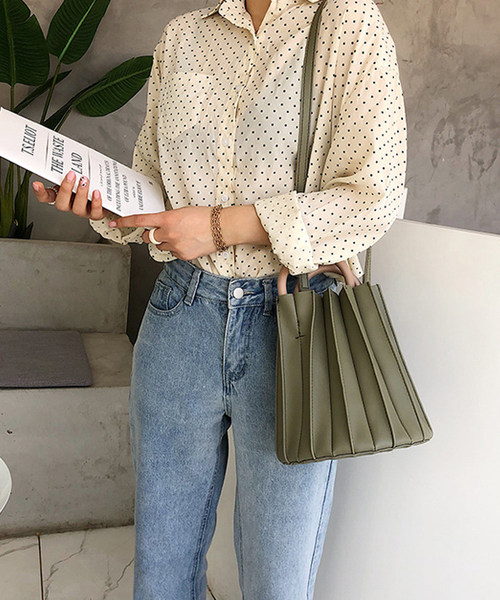 shopnikoniko（ショップニコニコ）の「ウッドハンドルプリーツバッグ（ショルダーバッグ・レディース・ブラウン/グリーン/ベージュ/ブラック・フリー）」の14枚目の写真