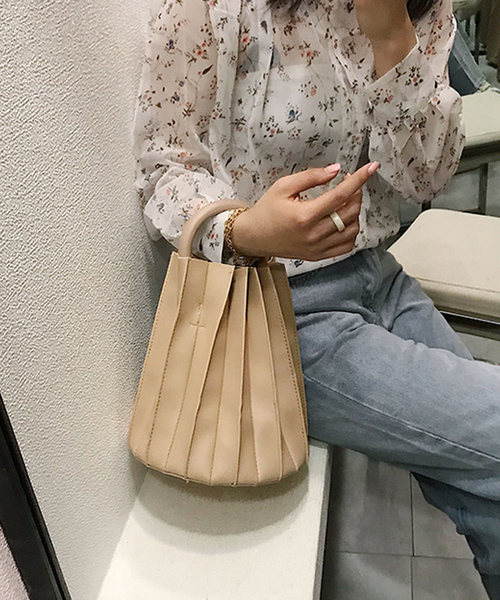 shopnikoniko（ショップニコニコ）の「ウッドハンドルプリーツバッグ（ショルダーバッグ・レディース・ブラウン/グリーン/ベージュ/ブラック・フリー）」の18枚目の写真