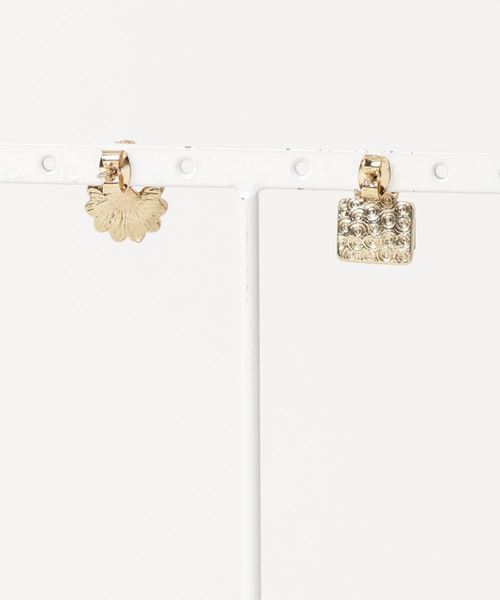 Shirmie(シェルミー)の「【Shirmie】アシンメントリーデザインチェコビーズピアス(ピアス(両耳用)・レディース・ブルー/サックスブルー/グリーン/ライトグリーン/イエロー・FREE)」の6枚目の写真