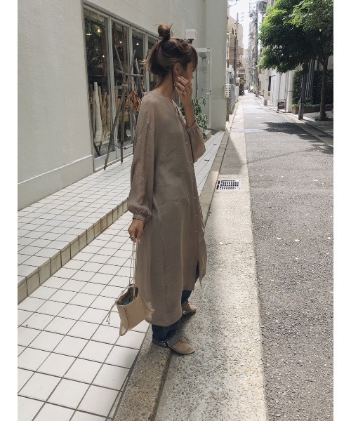 ulu（ウル）の「3way slavsheer back ribbon dress（ワンピース・レディース・ベージュ/ブラック・FREE）」の5枚目の写真