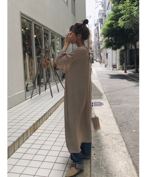 ulu（ウル）の「3way slavsheer back ribbon dress（ワンピース・レディース・ベージュ/ブラック・FREE）」の7枚目の写真