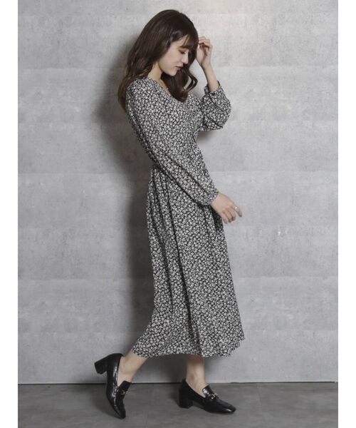 dazzlin（ダズリン）の「小花柄ワンピース【WEB限定アイテム】（ワンピース・レディース・ブラック/モカ・FREE）」の2枚目の写真