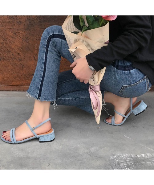 MAISON BREEZE(メゾンブリーズ)の「【MAISON BREEZE】スエード ローヒールサンダル 太ヒール 6203480(サンダル・レディース・ブラック/キャメル/ベージュ/グリーン/ブルー・24/23)」の9枚目の写真