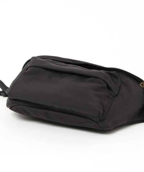 Samansa Mos2(サマンサ モスモス)の「フラップポケットボディバッグ(ボディバッグ/ウエストポーチ・レディース・ベージュ/ブラック・フリ-)」の6枚目の写真