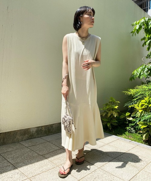 DouDou(ドゥドゥ)の「肩タック切替ワンピース(ワンピース・レディース・ブラック/グリーン/アイボリー・FREE)」の4枚目の写真