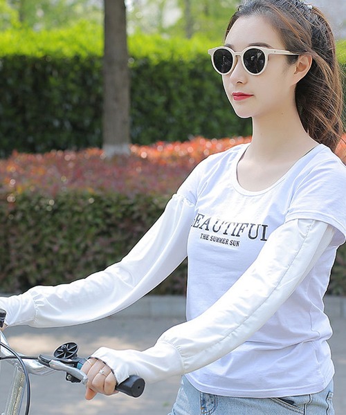 DAY CLOSET（デイ クローゼット）の「【UVカット/フィンガーホール付き】ロング丈 UVアームカバー レディース（アームカバー・レディース・ライトブルー/ライトグレー/ピンク/ミント/ブラック/スモークピンク/ライラック/ホワイト・ONE SIZE）」の2枚目の写真