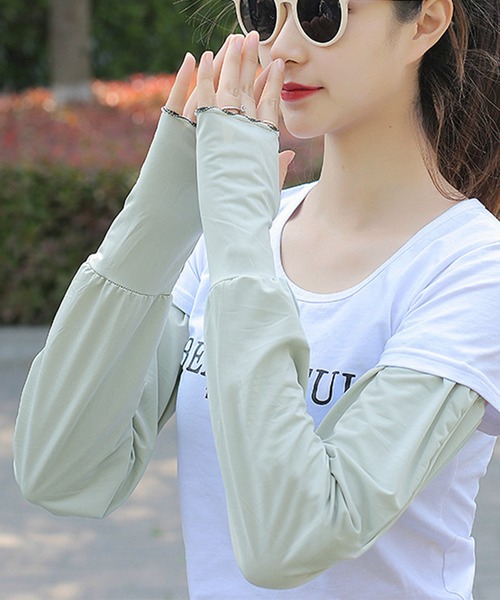DAY CLOSET（デイ クローゼット）の「【UVカット/フィンガーホール付き】ロング丈 UVアームカバー レディース（アームカバー・レディース・ライトブルー/ライトグレー/ピンク/ミント/ブラック/スモークピンク/ライラック/ホワイト・ONE SIZE）」の4枚目の写真