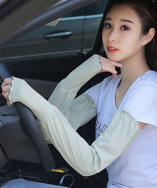 DAY CLOSET（デイ クローゼット）の「【UVカット/フィンガーホール付き】ロング丈 UVアームカバー レディース（アームカバー・レディース・ライトブルー/ライトグレー/ピンク/ミント/ブラック/スモークピンク/ライラック/ホワイト・ONE SIZE）」の13枚目の写真