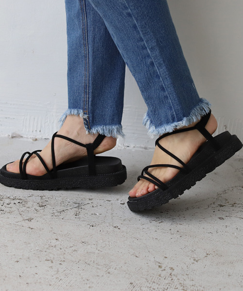 REAL CUBE（リアルキューブ）の「レースアッププラットフォームサンダル（サンダル・レディース・ブラック/オフホワイト・M/L）」の2枚目の写真