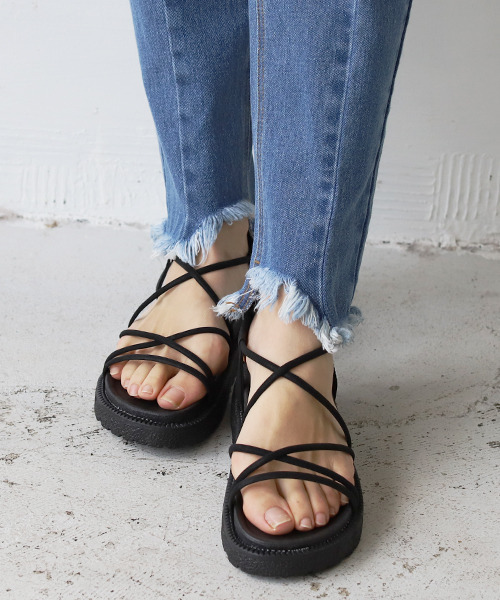 REAL CUBE（リアルキューブ）の「レースアッププラットフォームサンダル（サンダル・レディース・ブラック/オフホワイト・M/L）」の5枚目の写真