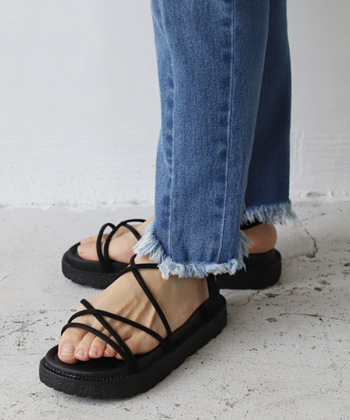 REAL CUBE（リアルキューブ）の「レースアッププラットフォームサンダル（サンダル・レディース・ブラック/オフホワイト・M/L）」の7枚目の写真