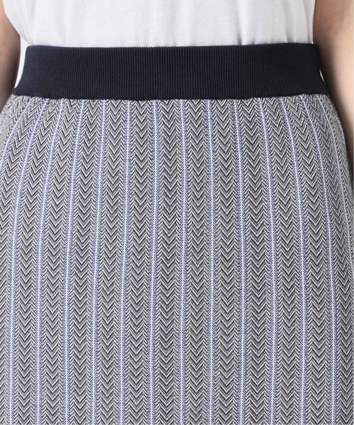 IENA（イエナ）の「ヘリンボンジャガードニットスカート◆（スカート・レディース・ブラウン/ブルー・36/38）」の18枚目の写真