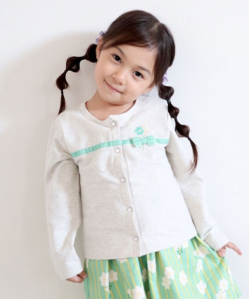 KP(ケーピー)の「リボン付きストレッチミニ裏毛ガーディガン(100-130cm)(カーディガン/ボレロ・キッズ・ピンク/オートミール/ブルー系その他・110cm/100cm/120cm/130cm)」の2枚目の写真