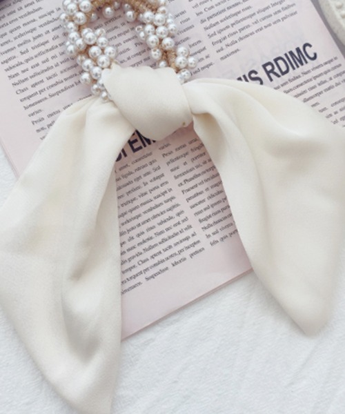 florist（フローリスト）の「トレンド透け感リボン×ホワイトパールヘアゴム（ヘアゴム・レディース・ホワイト系その他2/ピンク系その他2/ライトブラウン/ブラック系その他2/ホワイト系その他3/ライトブルー/ピンク系その他3/ブラック系その他3/ブラック系その他4/ホワイト系その他4/ブラック系その他5/ブラック系その他6・FREE）」の3枚目の写真