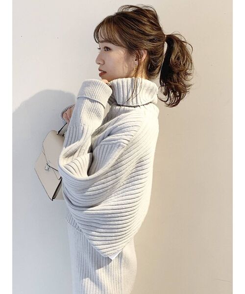 dazzlin（ダズリン）の「リブチェンジタートルニットトップス（ニット/セーター・レディース・ブラック/オフホワイト/ブルー・FREE）」の16枚目の写真