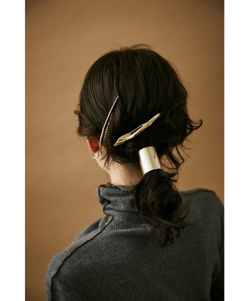BLACK BY MOUSSY（ブラックバイマウジー）の「【WEB限定】wave valletta（ウェーブバレッタ）（バレッタ/ヘアクリップ・レディース・ゴールド/シルバー・FREE）」の18枚目の写真