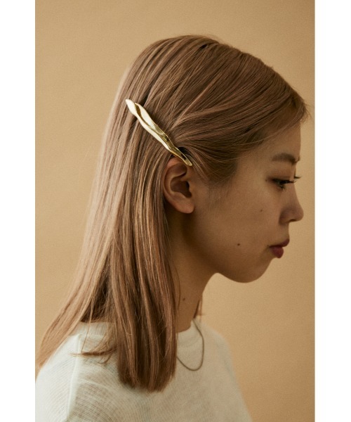 BLACK BY MOUSSY（ブラックバイマウジー）の「【WEB限定】wave valletta（ウェーブバレッタ）（バレッタ/ヘアクリップ・レディース・ゴールド/シルバー・FREE）」の9枚目の写真