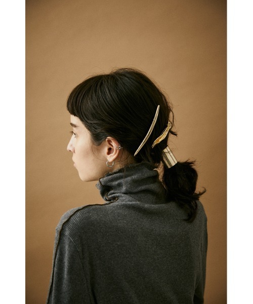 BLACK BY MOUSSY（ブラックバイマウジー）の「【WEB限定】wave valletta（ウェーブバレッタ）（バレッタ/ヘアクリップ・レディース・ゴールド/シルバー・FREE）」の15枚目の写真