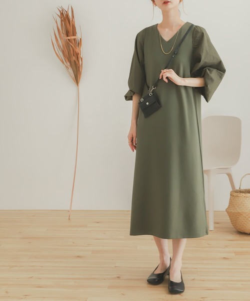SENSE OF PLACE by URBAN RESEARCH(センスオブプレイスバイアーバンリサーチ)の「Vネックポンチワンピース(ワンピース・レディース・ベージュ/ネイビー/カーキ・ONE)」の2枚目の写真