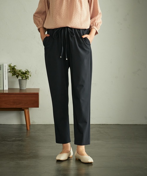 LE SOUK HOLIDAY（ルスークホリデー）の「タックテーパードパンツ（チノパンツ・レディース・ブラック/グリーン/モカ/ライトグレー/オレンジ/ネイビー・L/S/M）」の2枚目の写真