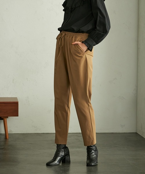 LE SOUK HOLIDAY（ルスークホリデー）の「タックテーパードパンツ（チノパンツ・レディース・ブラック/グリーン/モカ/ライトグレー/オレンジ/ネイビー・L/S/M）」の4枚目の写真