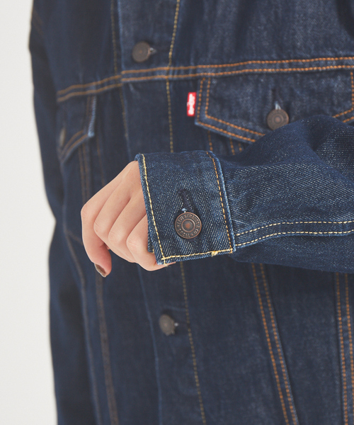 Levi's（リーバイス）の「【LEVI’S】THE TRUCKER JACKET（デニムジャケット・レディース・ライトブルー/ブルー・フリー）」の15枚目の写真